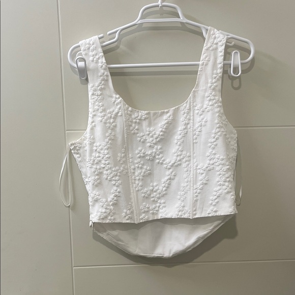 Altar’d State: Elegant White Embroidered Women's Corset Top with Boning - Picture 7 of 8